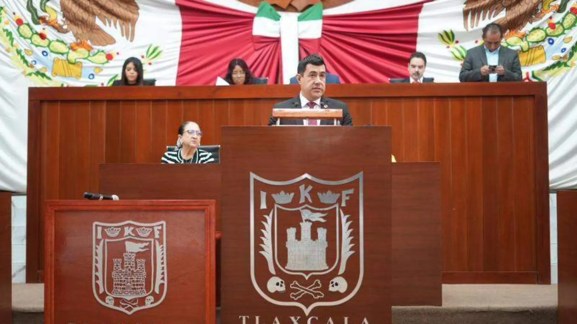 El diputado Ever Campech llamó a sus homólogos a presentar iniciativas que favorezcan a la ciudadanía y no solo para cumplir la cuota que señala la Ley Orgánica fotos CORTESÍA CONGRESO DEL ESTADO